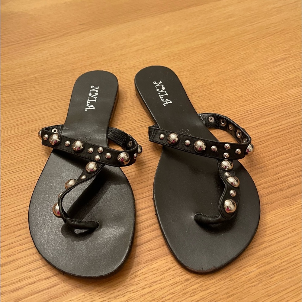 These cute flats come in different colors!